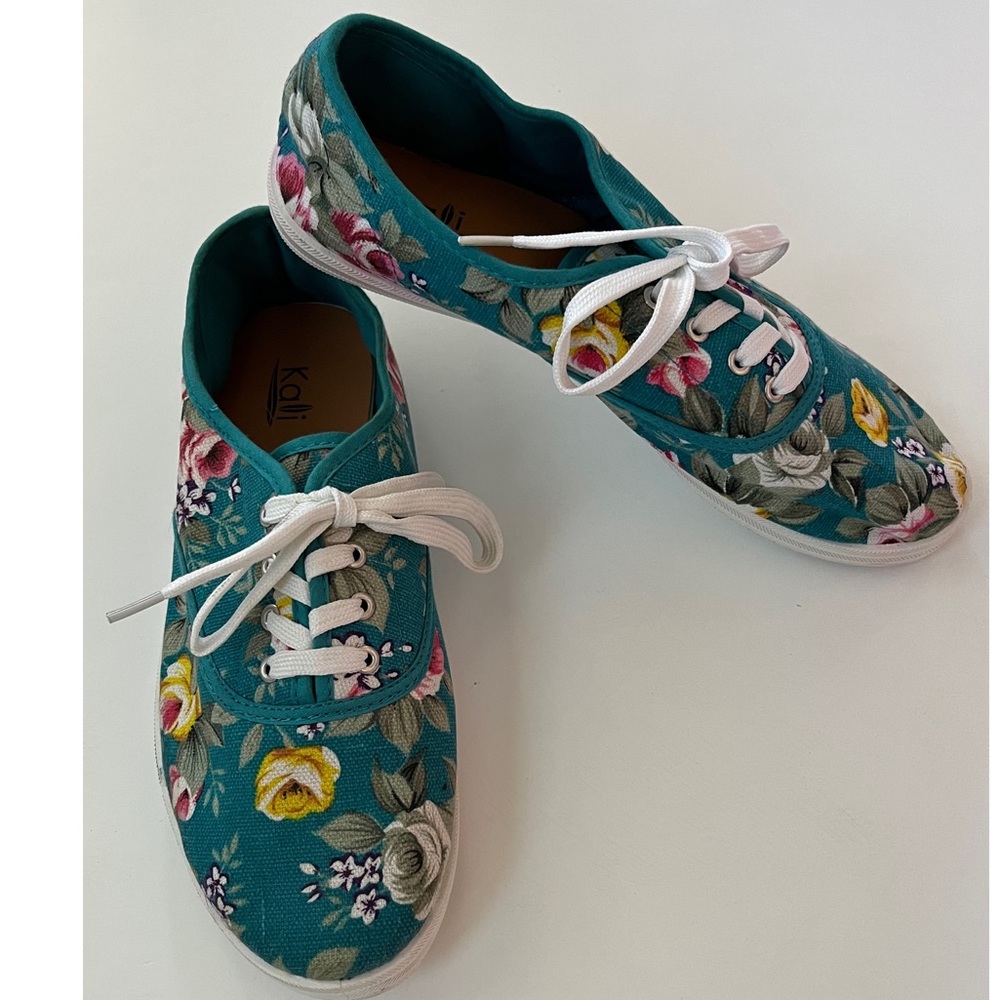 Kali Women’s Floral Print Sneakers Size 9